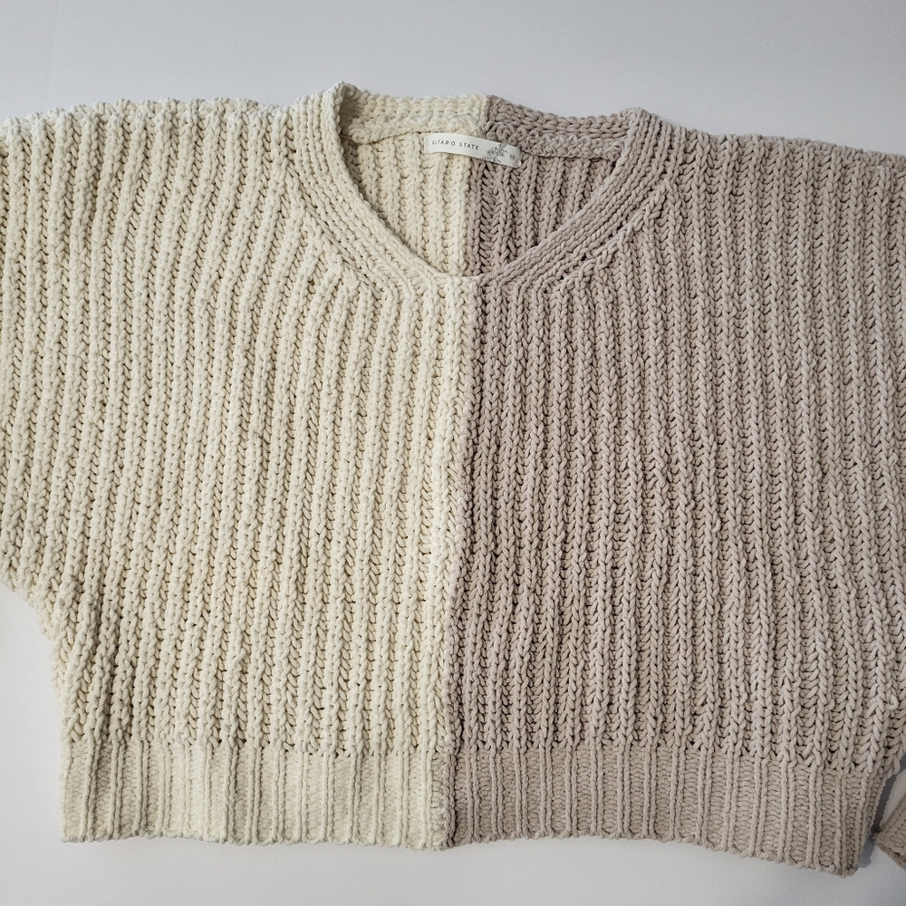 Altar'd‎ State Cropped Sweater Colorblock Tan Cream Cozy Plush Oversized XS - Picture 6 of 6